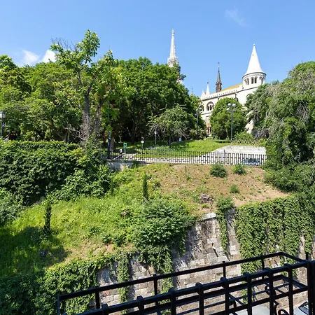 Serpentine At Buda Castle * Budapesta