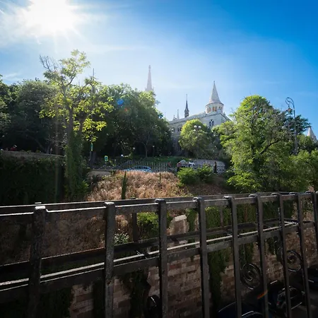 Serpentine At Buda Castle Apartmán *